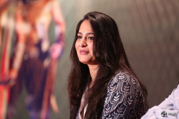 Rudramadevi Movie Release Press Meet